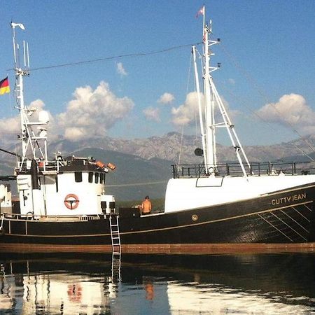 Отель Boat Ms Cutty Jean Слима Экстерьер фото