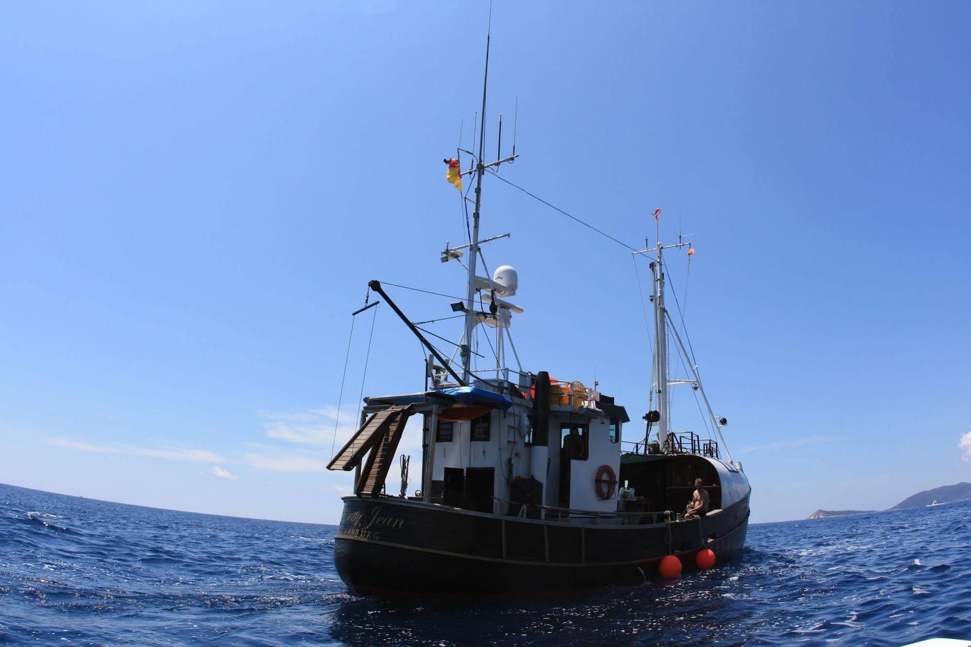 Отель Boat Ms Cutty Jean Слима Экстерьер фото