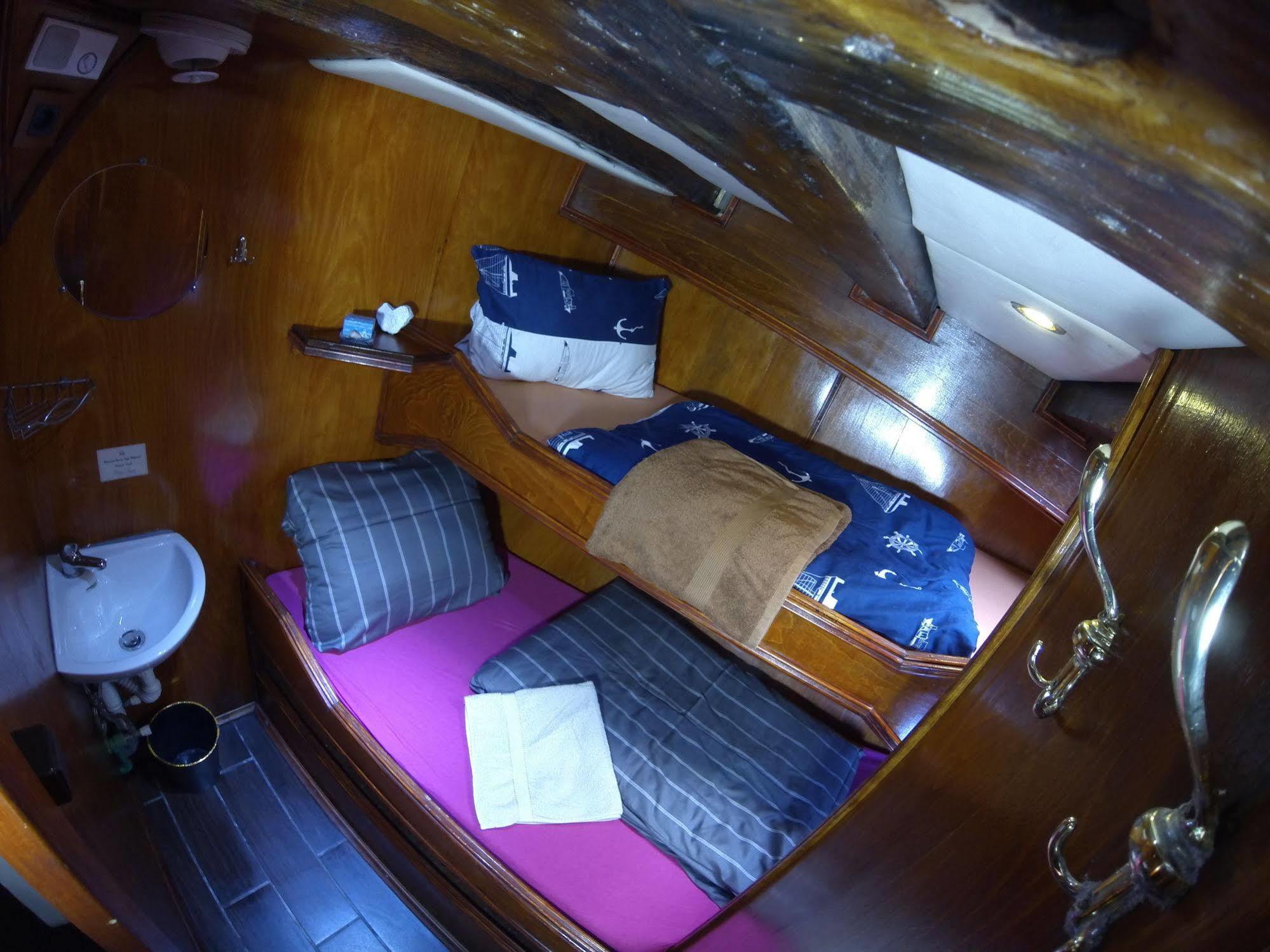 Отель Boat Ms Cutty Jean Слима Экстерьер фото